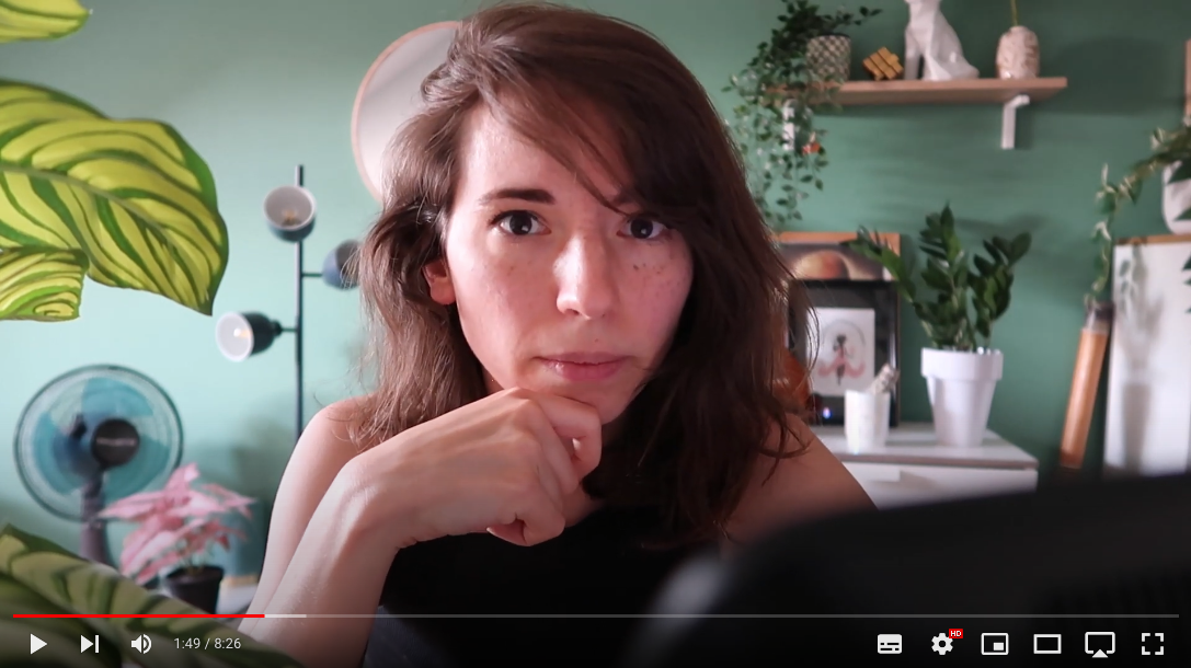 Arret sur image de la vidéo -> MON SECRET POUR FAIRE UN BON LOGO. On y voit Vini.